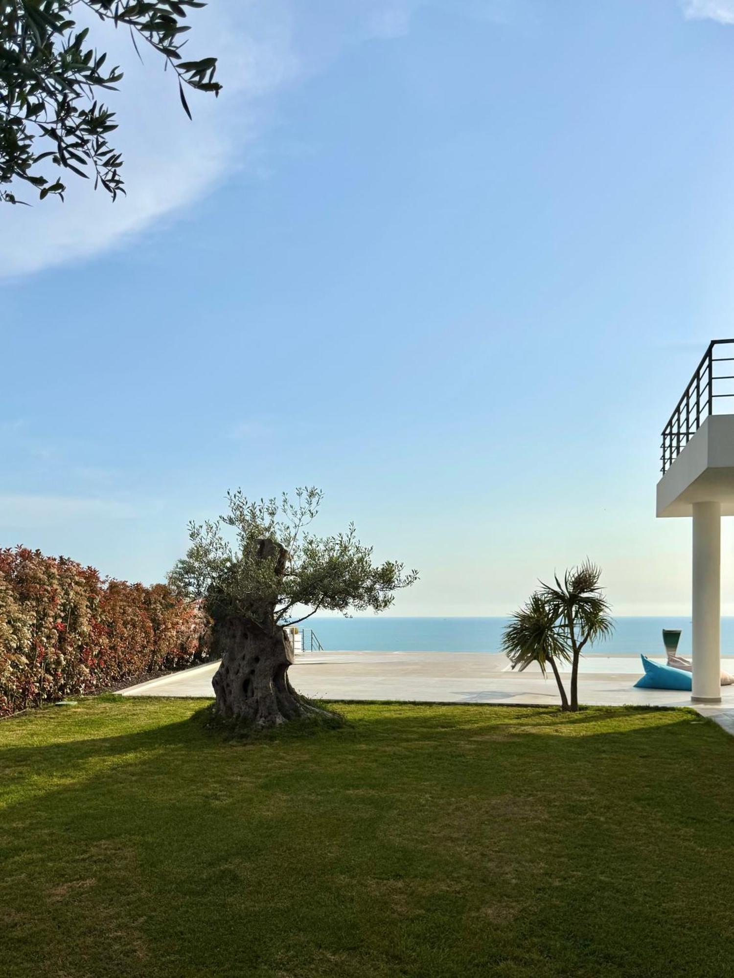 Villa Esmi Durres Kryemëdhej Eksteriør bilde
